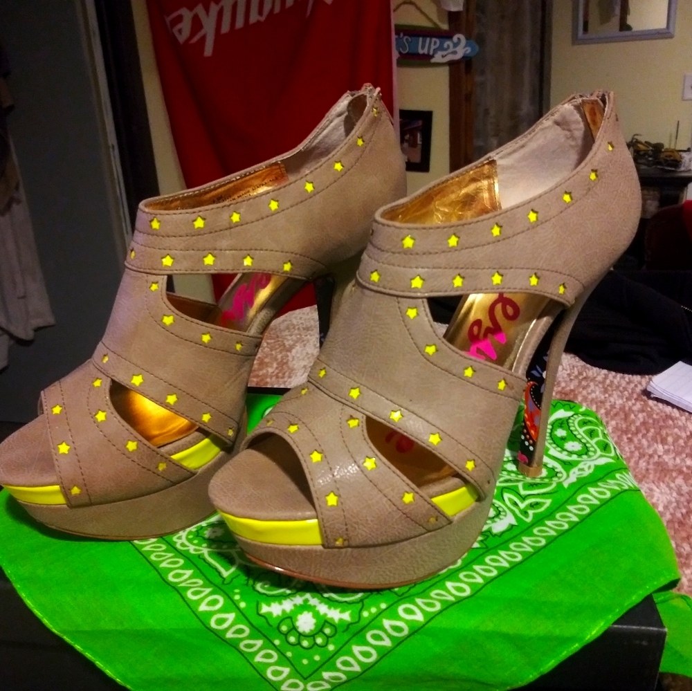 Betsey johnson heels